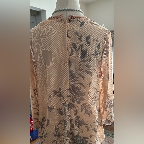 Anthropologie Meadow Rue Like new peach/gray sheer top back buttons size M - Picture 2 of 4